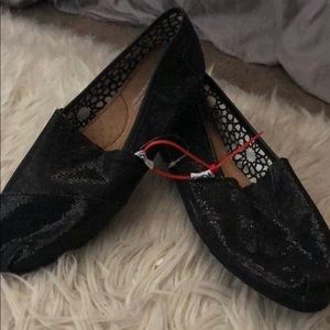 Black sparkle toms